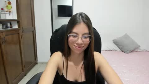 Snapshot of veronicamiller22 chatting on March 2026 03:32:01 AM Veronica Miller online show from March 2026 03:32:01 AM