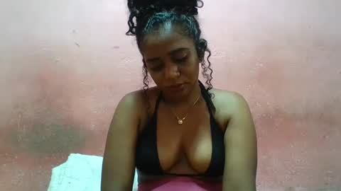 Snapshot of verronique1511 chatting on February 2025 04:06:01 AM verronique1511 online show from February 2025 04:06:01 AM