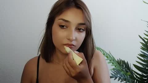 Snapshot of veryveryshygirl chatting on June 2026 11:11:02 AM Ana online show from June 2026 11:11:02 AM