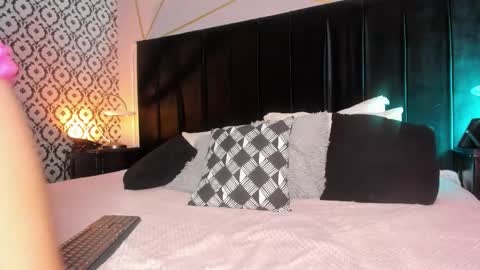 Sthefanny online show from November 2025 12:07:01 PM