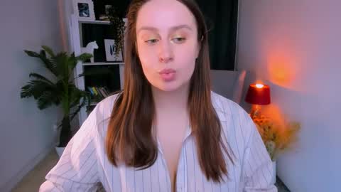 Snapshot of via_lattea_ chatting on April 2026 12:03:02 PM Camilla online show from April 2026 12:03:02 PM