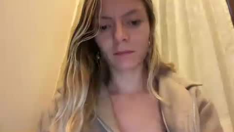 Snapshot of viajemos chatting on July 2026 10:49:02 PM papichulo y mamichula online show from July 2026 10:49:02 PM