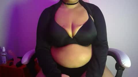 Snapshot of vibe_xxxo chatting on March 2026 05:07:02 AM vibe_xxxo online show from March 2026 05:07:02 AM