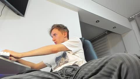 Snapshot of vibemygirl chatting on January 2025 06:03:02 PM vibemygirl online show from January 2025 06:03:02 PM