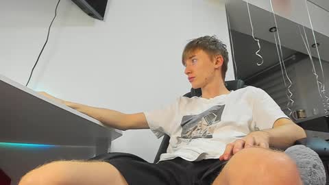 Snapshot of vibemygirl chatting on February 2025 01:10:02 PM vibemygirl online show from February 2025 01:10:02 PM