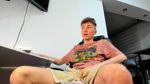 Snapshot of vibemygirl chatting on February 2025 04:03:02 PM vibemygirl online show from February 2025 04:03:02 PM