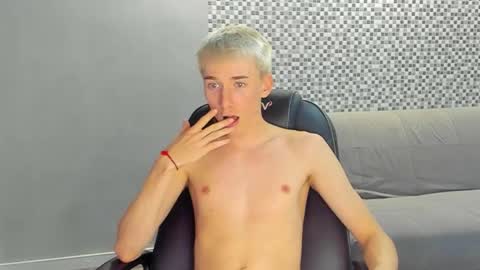 Snapshot of vibemygirl chatting on September 2025 02:06:01 PM vibemygirl online show from September 2025 02:06:01 PM