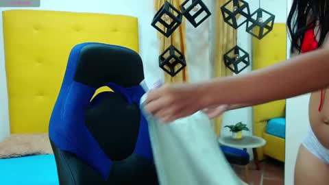 nahomy online show from January 2025 04:02:02 PM