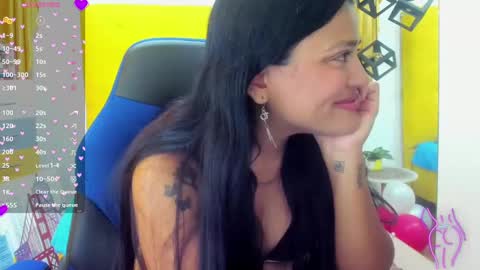 nahomy online show from February 2025 12:44:02 PM