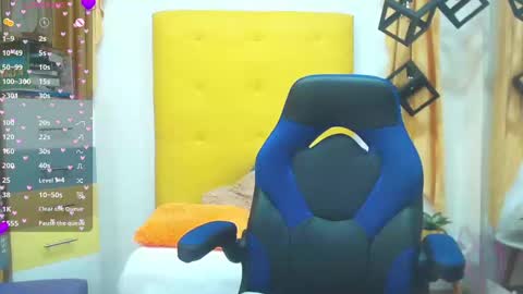 nahomy online show from March 2025 02:01:02 PM