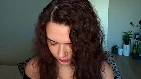 Snapshot of vicki_queen chatting on June 2026 05:08:01 AM Lina online show from June 2026 05:08:01 AM