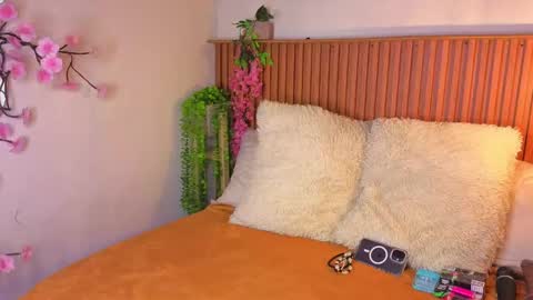 Snapshot of vicky_bass chatting on September 2025 07:15:02 PM VICTORIA online show from September 2025 07:15:02 PM