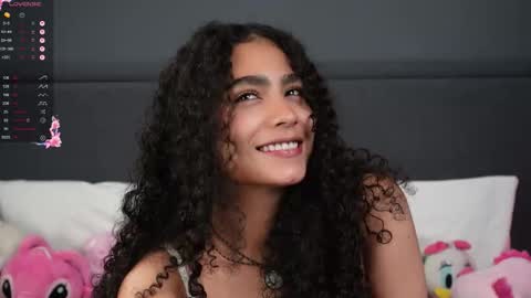 Snapshot of vicky_curly chatting on December 2025 03:33:01 AM vicky_curly online show from December 2025 03:33:01 AM