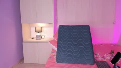 V I C K Y online show from February 2025 12:31:02 AM