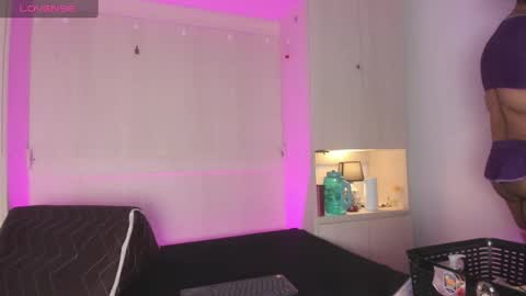 V I C K Y online show from September 2025 12:17:02 PM