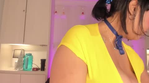 V I C K Y online show from November 2025 12:09:02 PM