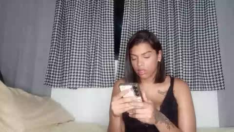 vickyhm22 online show from November 2025 04:35:02 AM