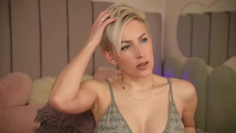 vickysecret96 online show from March 2025 05:58:02 PM