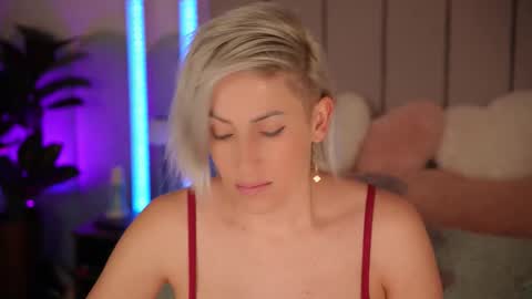 vickysecret96 online show from February 2026 06:55:02 PM