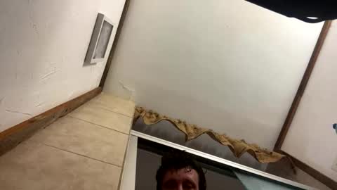 vicrobertson595 online show from April 2026 02:33:01 PM