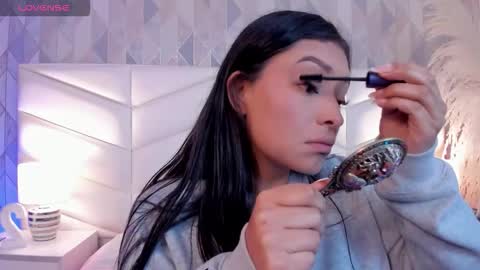 victoria___jonnes online show from November 2025 12:27:01 PM