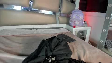 Snapshot of victoria__js_ chatting on November 2025 05:39:01 AM Victoria online show from November 2025 05:39:01 AM