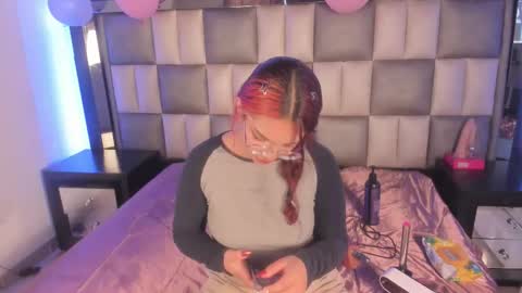 Snapshot of victoria__js_ chatting on November 2025 12:05:01 PM Victoria online show from November 2025 12:05:01 PM