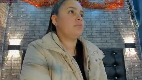 victorira online show from December 2025 06:03:01 PM