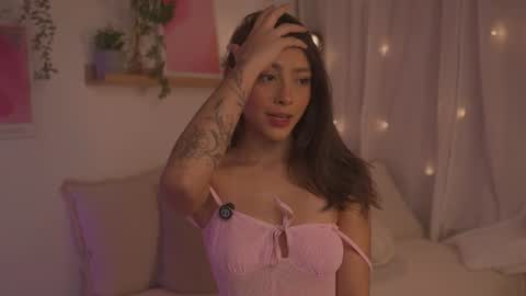 Snapshot of victoria__rossi chatting on June 2026 01:25:02 PM online show from June 2026 01:25:02 PM