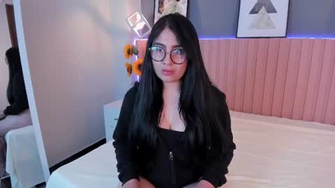 Snapshot of victoria__thompson_ chatting on June 2026 02:07:02 PM Victoria online show from June 2026 02:07:02 PM