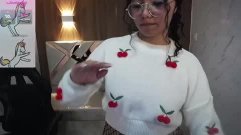 Snapshot of victoria_castillo_b chatting on October 2025 03:03:02 AM victoria_castillo_b online show from October 2025 03:03:02 AM