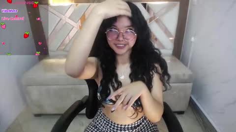 Snapshot of victoria_castillo_b chatting on November 2025 03:15:01 AM victoria_castillo_b online show from November 2025 03:15:01 AM