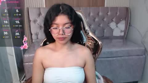 Snapshot of victoria_castillo_b chatting on November 2025 03:22:02 PM victoria_castillo_b online show from November 2025 03:22:02 PM