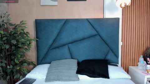 Victoria Harris online show from November 2025 12:38:02 PM