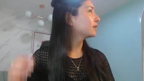 Snapshot of victoria_hernandez_t chatting on June 2026 01:15:01 PM Victoria online show from June 2026 01:15:01 PM