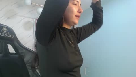 Snapshot of victoria_hernandez_t chatting on July 2026 01:15:01 PM Victoria online show from July 2026 01:15:01 PM