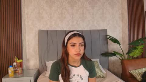 Snapshot of victoria_joliegb chatting on February 2025 12:45:02 PM Victoria Lozano online show from February 2025 12:45:02 PM