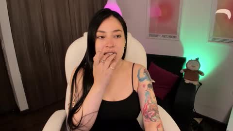 Snapshot of victoria_korss chatting on November 2025 07:40:01 AM Victoria online show from November 2025 07:40:01 AM