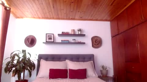 Snapshot of victoria_martelo chatting on April 2026 03:45:01 PM VICTORIA MARTELO online show from April 2026 03:45:01 PM