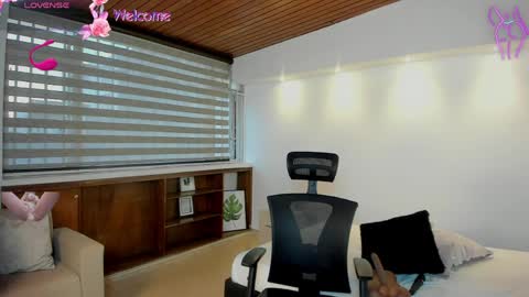 Snapshot of victoria_mooree chatting on April 2026 11:04:01 AM Victoria Everyday From 1400 to 2130 Col Time online show from April 2026 11:04:01 AM