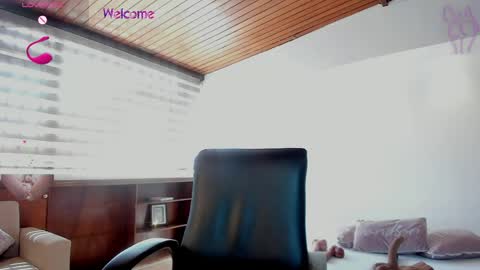 Snapshot of victoria_mooree chatting on April 2026 07:07:02 PM Victoria Everyday From 1400 to 2130 Col Time online show from April 2026 07:07:02 PM