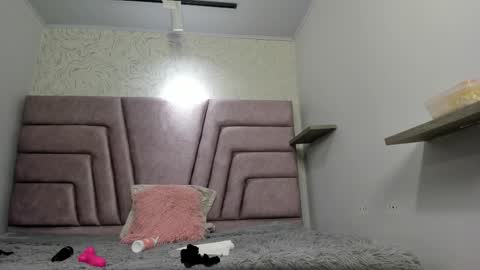 Vicky  online show from January 2026 08:00:02 PM