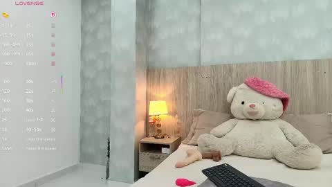 Snapshot of victoria_pachon chatting on May 2026 06:57:01 PM victoria_pachon online show from May 2026 06:57:01 PM