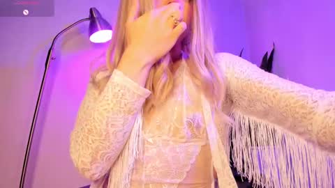 D A N I online show from October 2025 08:33:01 PM