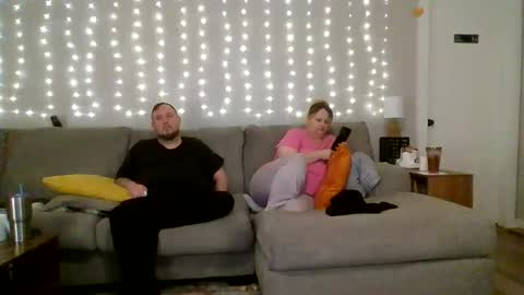 Victoria and Jesse online show from November 2025 08:01:02 AM