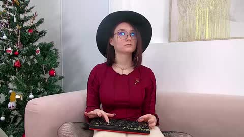 Snapshot of victoriaardern chatting on December 2024 01:07:02 PM Victoria online show from December 2024 01:07:02 PM
