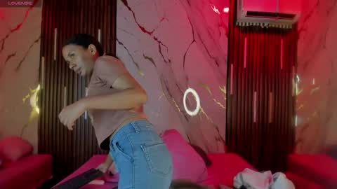 Victoria  online show from November 2025 08:54:02 PM