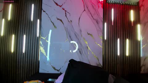 Victoria  online show from November 2025 08:32:01 PM