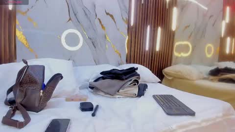 Victoria  online show from April 2026 09:15:01 PM