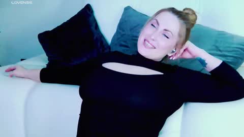 Miss V online show from November 2025 05:28:02 AM